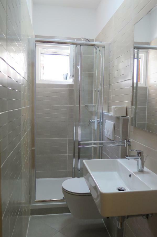 Lumbrela Apartments Stari Grad Kültér fotó